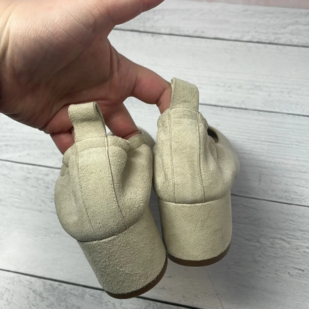 Everlane The Italian Leather Day Heels in Cream Suede 7 S41 - Picture 7 of 13